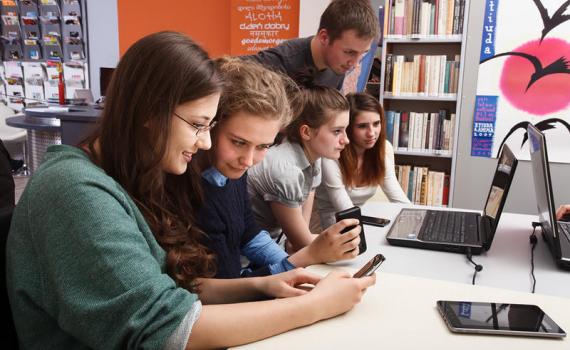 Sparking Young People’s Passion For Digital Technology | EIFL