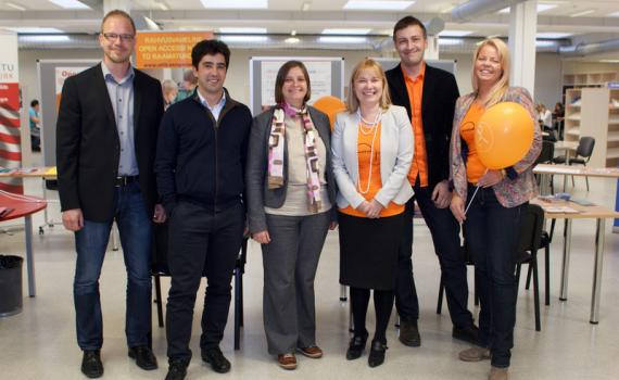 Image of OA Week 2013 organizers and speakers.