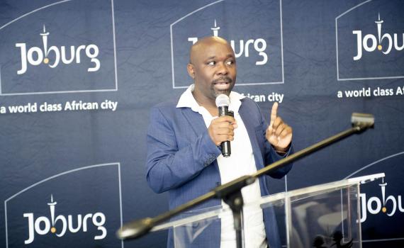 Jeff Nyoka, eLearning Manager of Johannesburg City Libraries in South Africa, presenting at an event. 