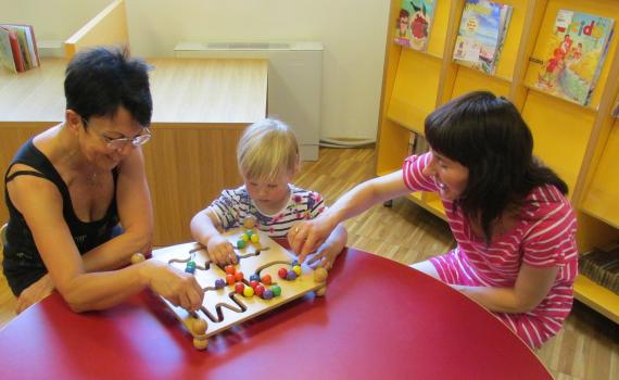 librarians playing with kids