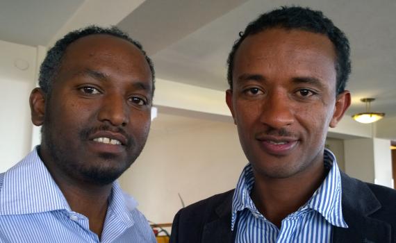 Photo of Aklilu Dessalegn (Managing Editor, The Ethiopian Journal of Business and Economics, EJOL) and Solomon Mekonnen (EJOL, AAUL and EIFL-OA country coordinator).